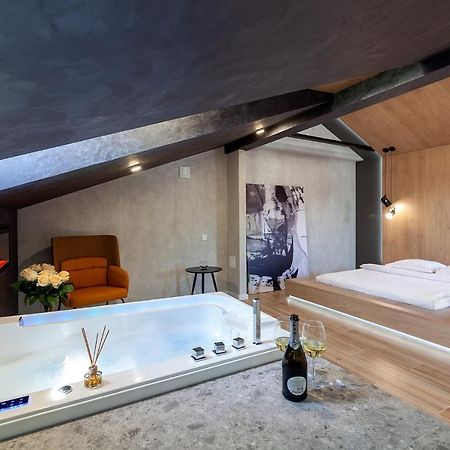 Royal Vip Jacuzzi Apart Lviv Exteriör bild