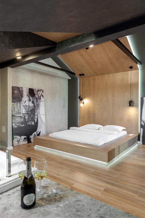 Royal Vip Jacuzzi Apart Lviv Exteriör bild