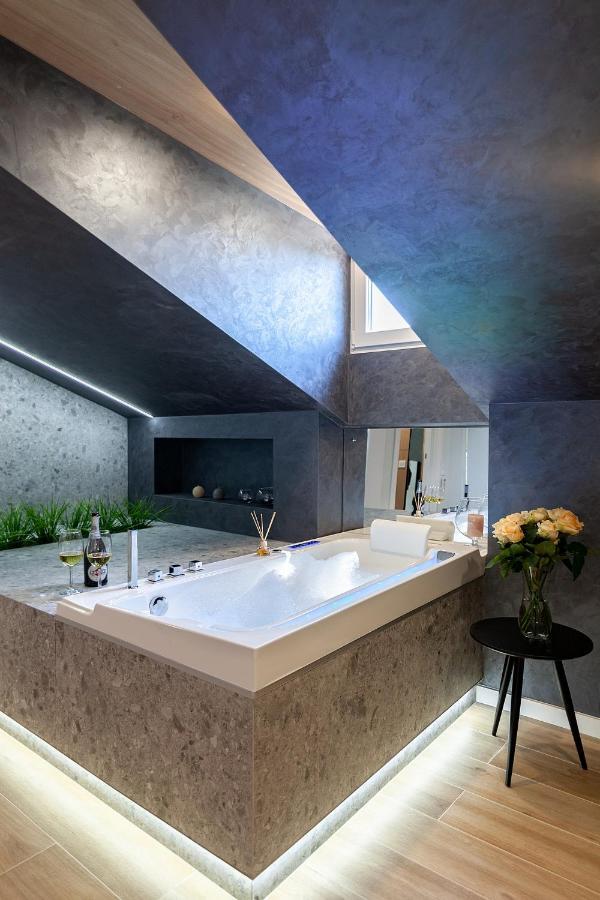 Royal Vip Jacuzzi Apart Lviv Exteriör bild