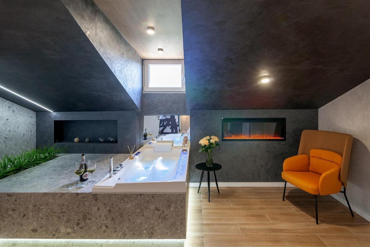 Royal Vip Jacuzzi Apart Lviv Exteriör bild