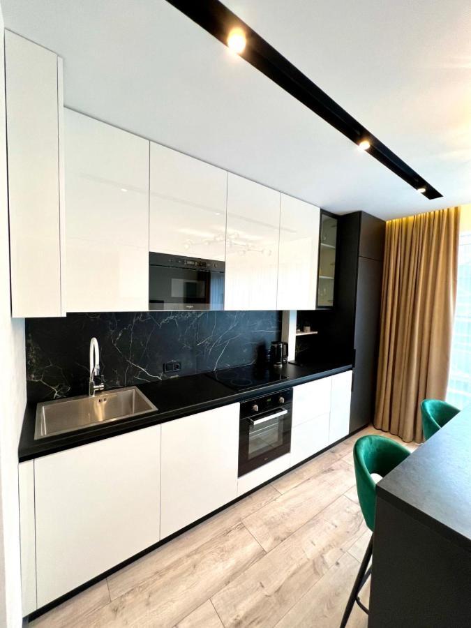 Royal Vip Jacuzzi Apart Lviv Exteriör bild