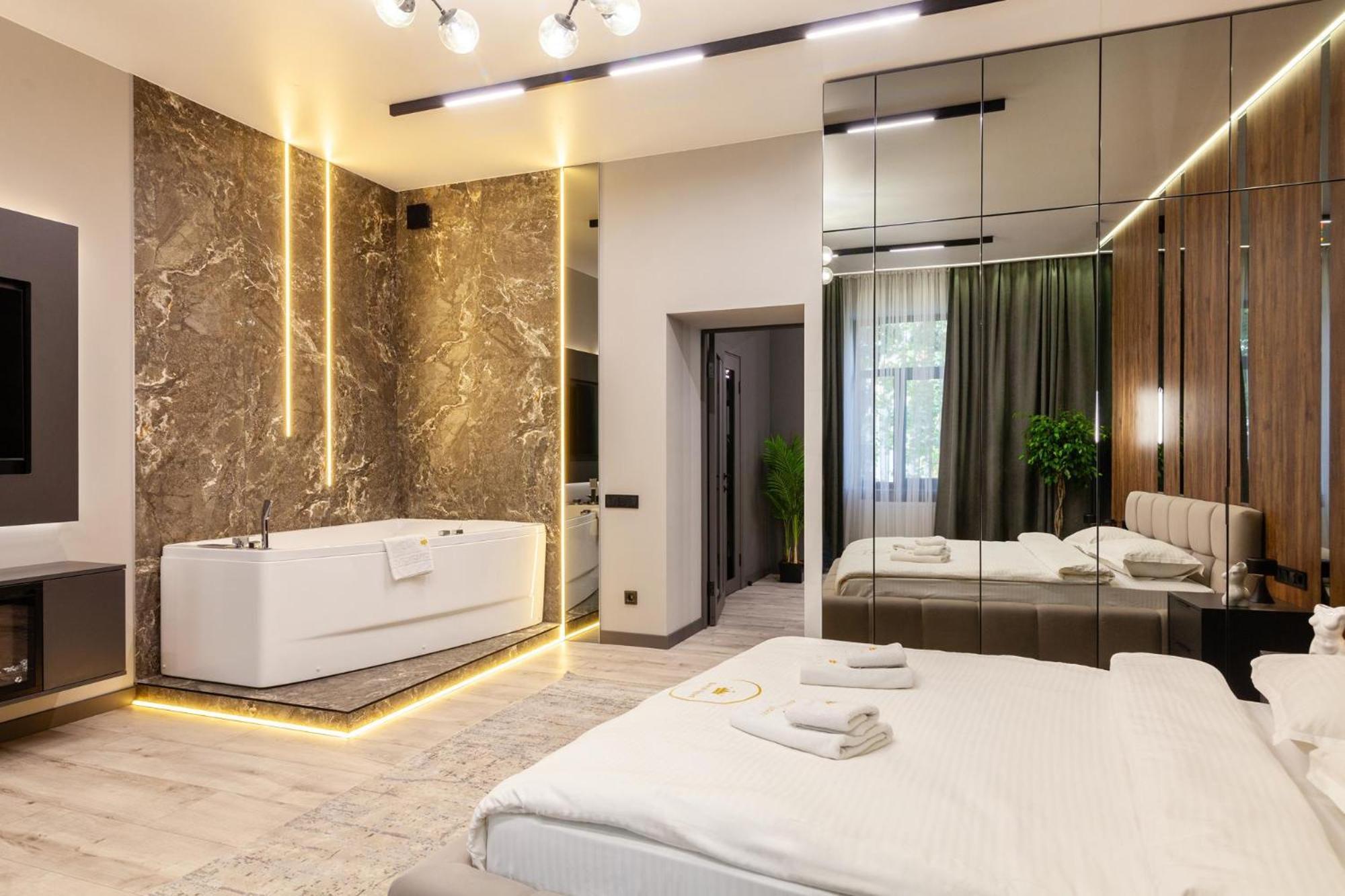 Royal Vip Jacuzzi Apart Lviv Exteriör bild
