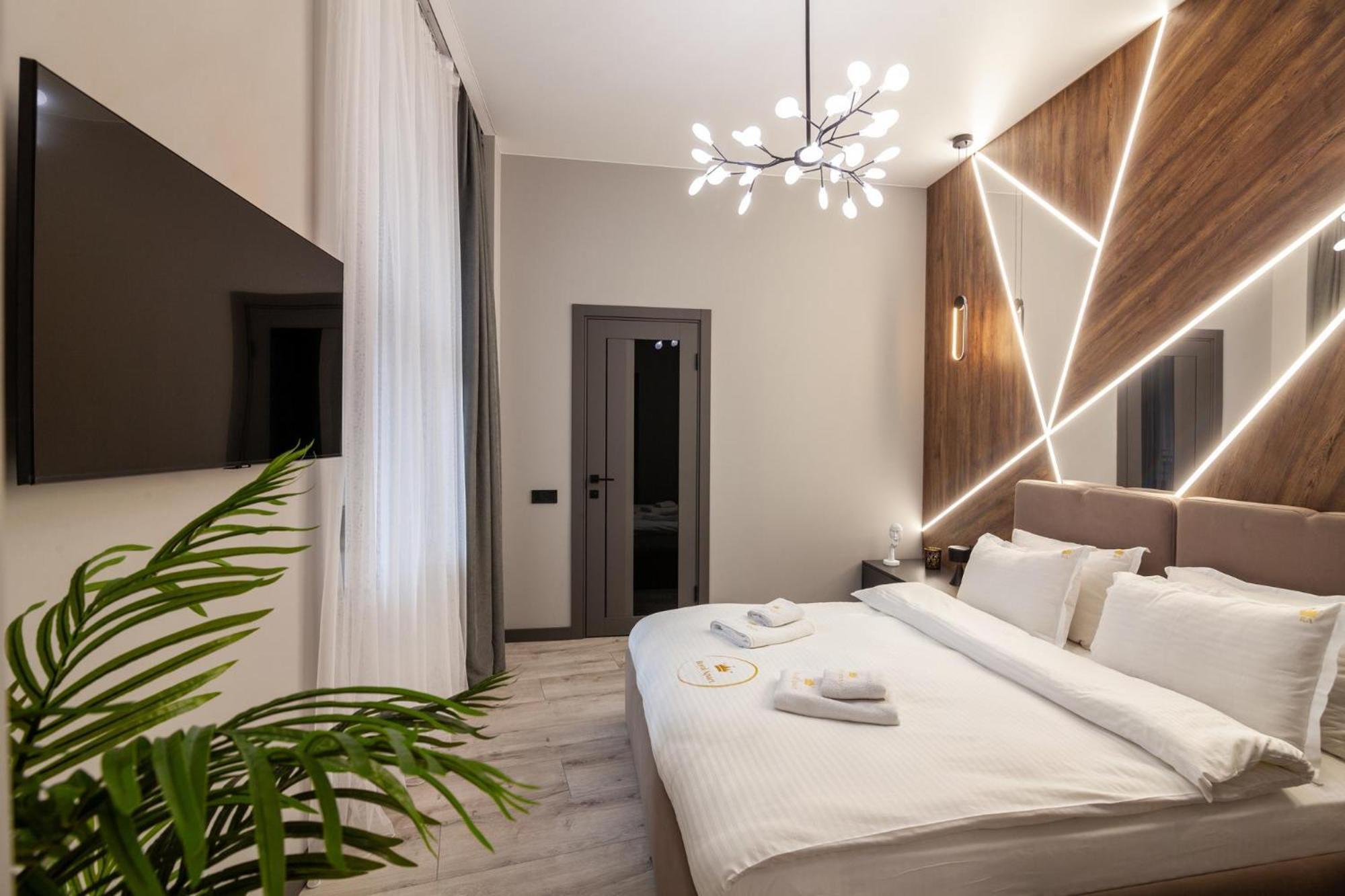 Royal Vip Jacuzzi Apart Lviv Exteriör bild