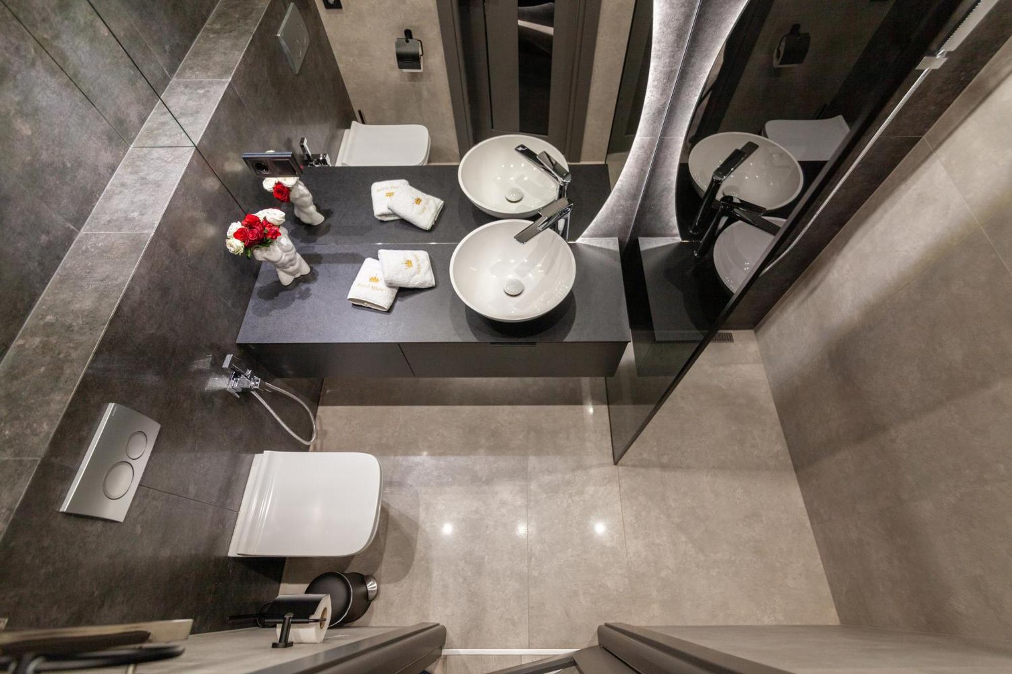 Royal Vip Jacuzzi Apart Lviv Exteriör bild